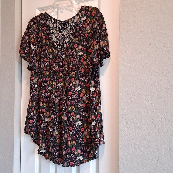 Torrid Black Floral Flutter Sleeve Blouse Women's Size 1 - Picture 3 of 13